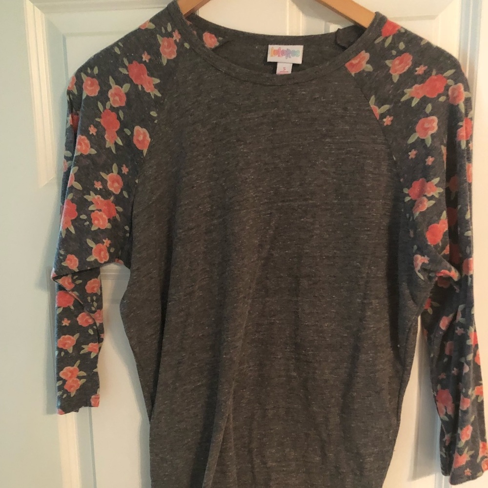 Lularoe randy tee small floral sleeves